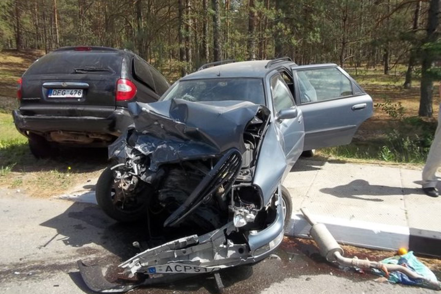 Automobiliai susidūrė kaktomuša.