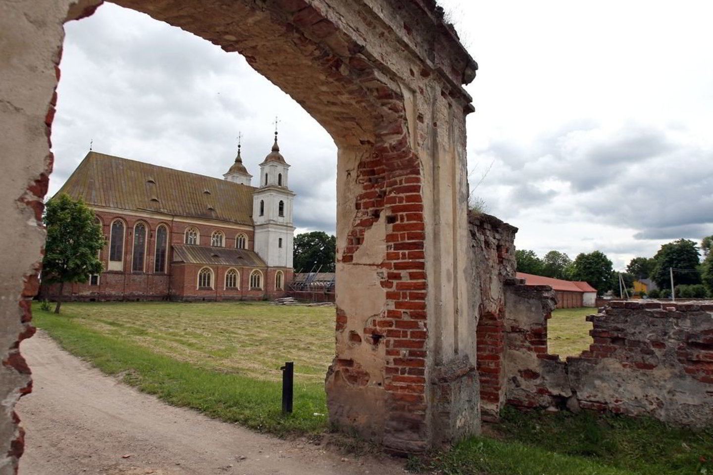 Tytuvėnų vienuolyno ansamblis prieš restauravimą.