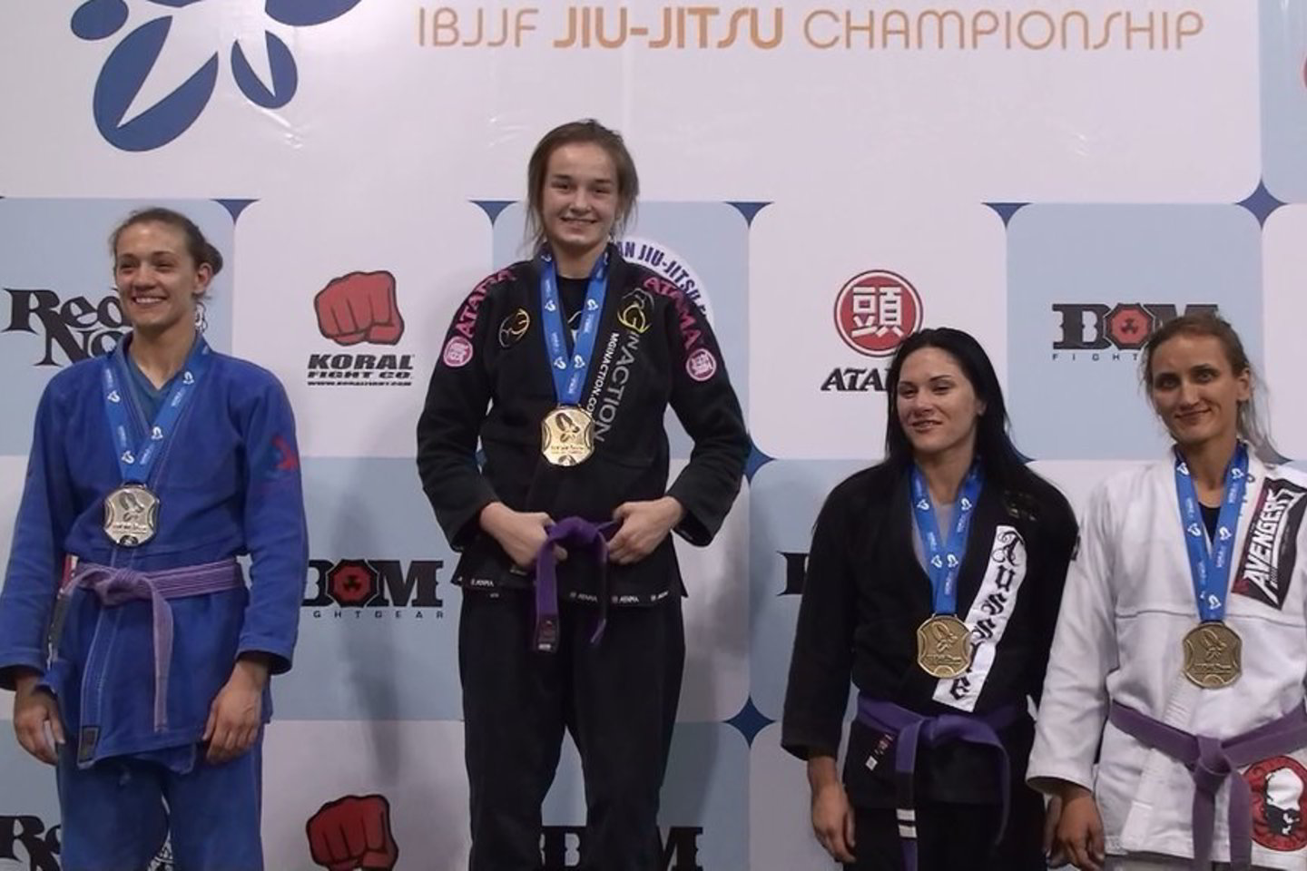 D.Obelenytė (juodu kimono).