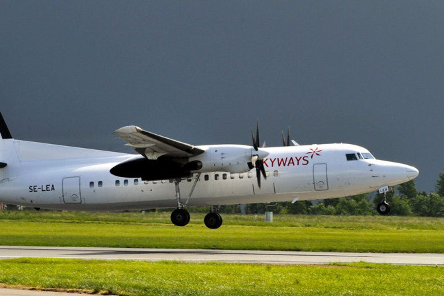 „Skyways“ reisai bus vykdomi reaktyviniu „Embraer 145“ lėktuvu, talpinančiu 48 keleivius.