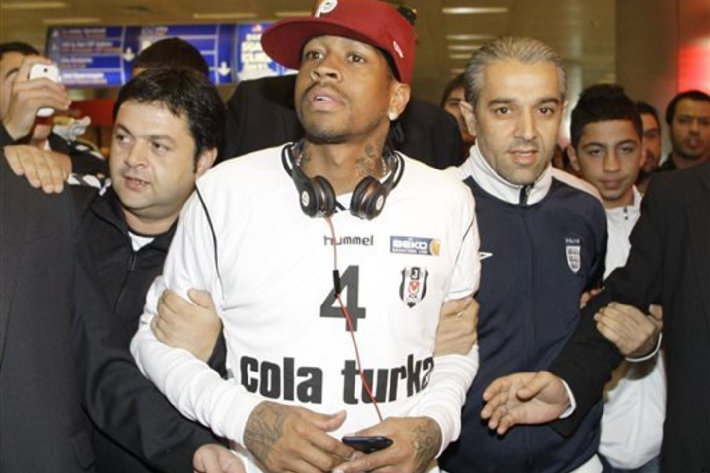 Po 14 sezonų, praleistų NBA, A.Iversonas dalį šio sezono žaidė Turkijoje.