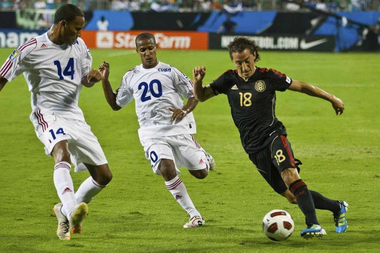 Kubos futbolininkams nepadėjo meksikiečių diskvalifikacija.