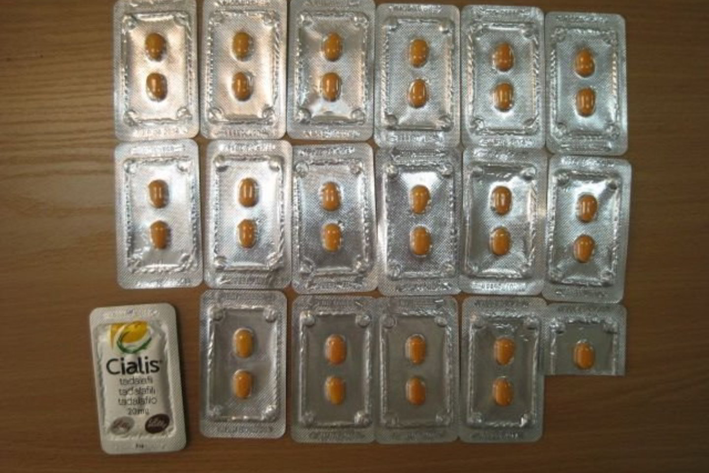 Įtariamasis organizavo VIAGRA, CIALIS ir kitų vaistinių preparatų gabenimą iš Azijos šalių bei jų platinimą Lietuvoje ir kitose Europos Sąjungos valstybėse.