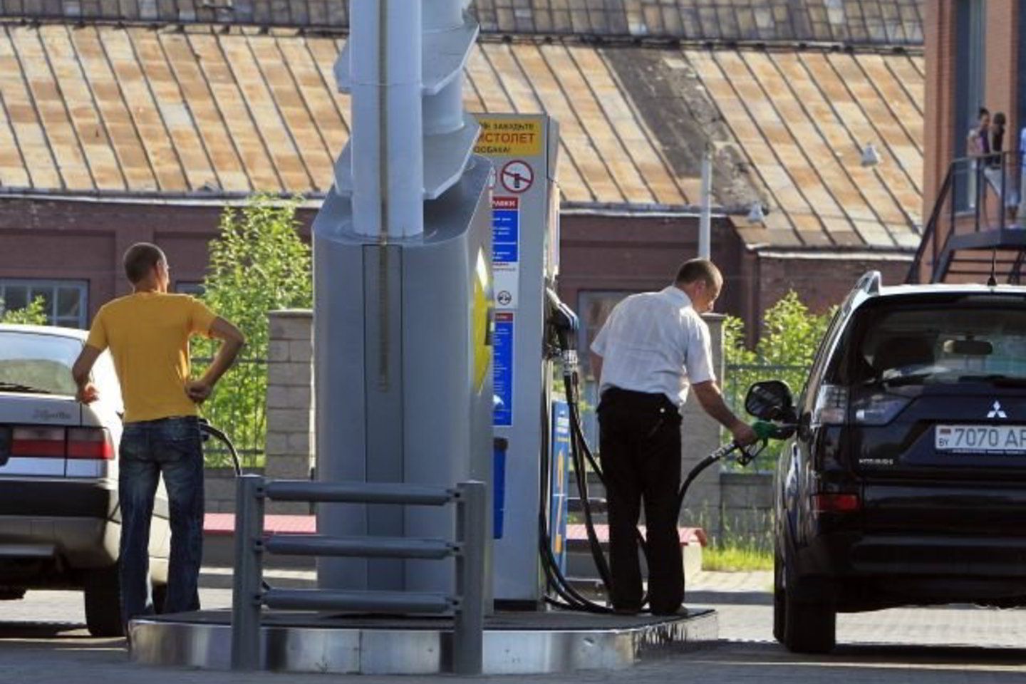 A.Lukašenka aiškina, kad tokios priemonės įvestos siekiant sustabdyti kainų kilimą šalies viduje.