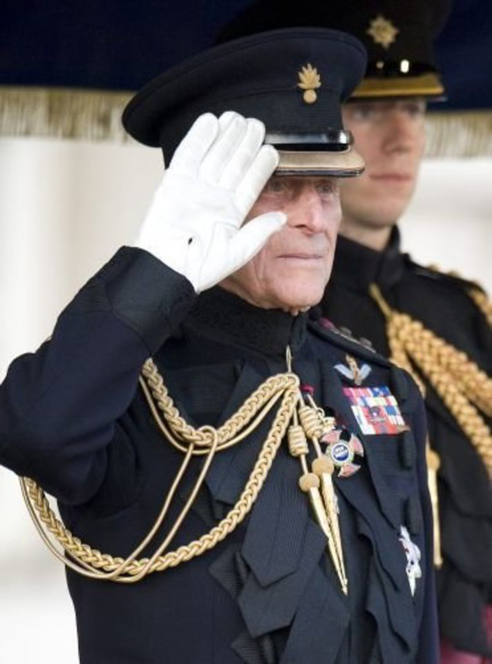 Edinburgo kunigaikštis, kuris yra Britanijos karalienės Elizabeth II vyras, iki šiol buvo penkių Kanados armijos pulkų garbės vadas.