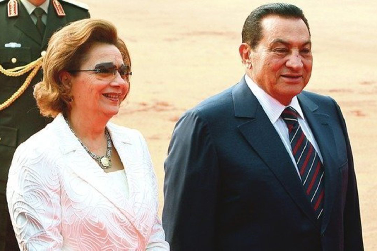 Už valstybės turto grobstymą teisiamųjų suole turėtų atsidurti tiek buvęs Egipto diktatorius H.Mubarakas, tiek labdaringa veikla dangstytis mėgusi jo žmona Suzanne.