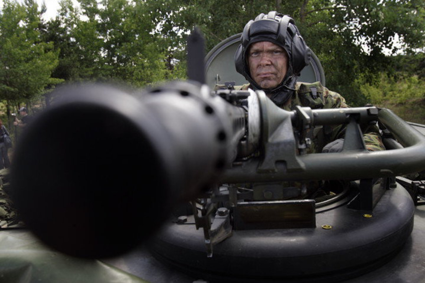 NATO šalys yra įsipareigojusios siekti skirti gynybai bent 2 proc. nuo bendrojo vidaus produkto. Lietuvos krašto apsaugai skiriama dalis sudaro mažiau nei 1 procentą.