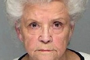 Juodoji našlė mirė nesulaukusi teismo už penkių vyrų nužudymą