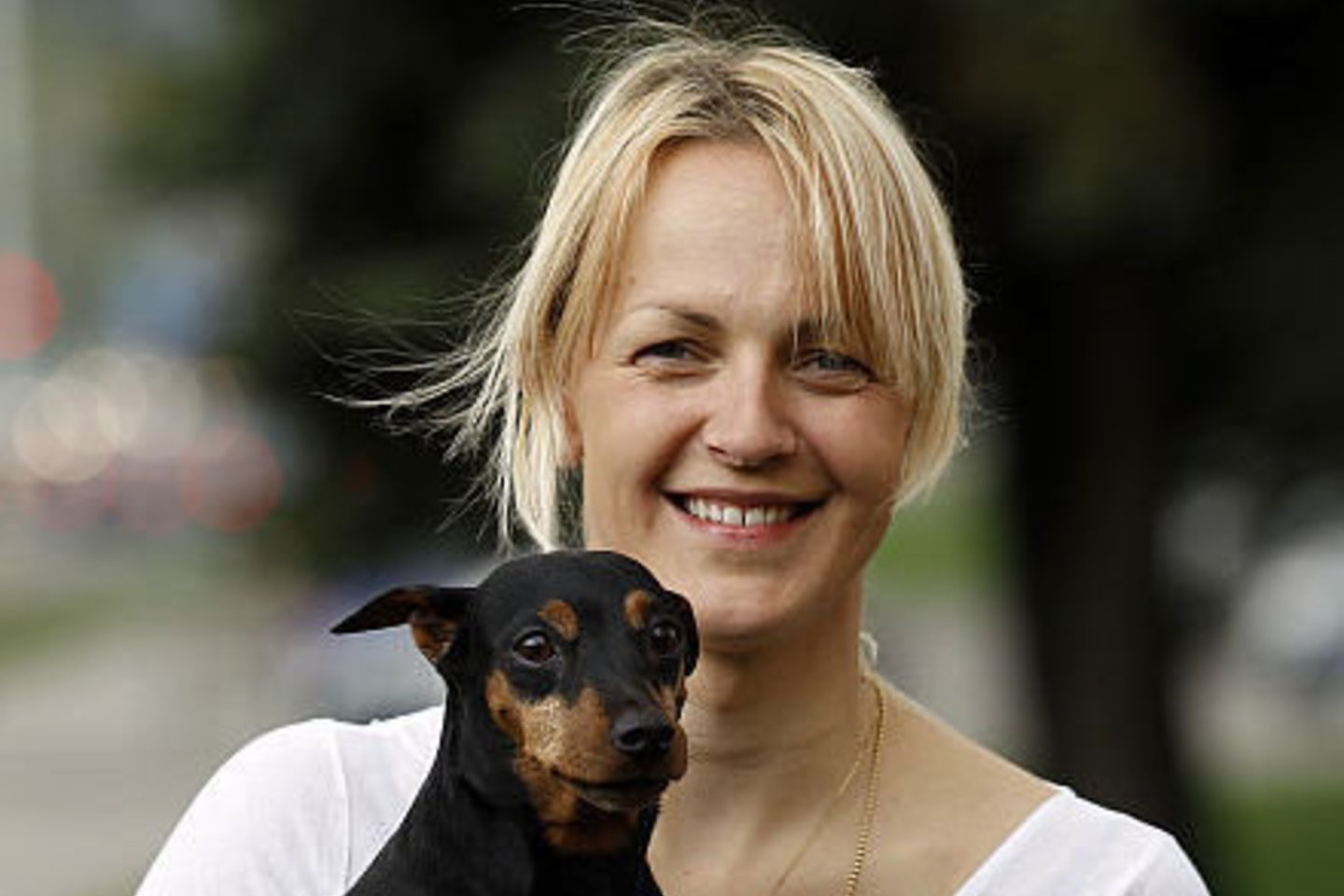 Savo augintinę Bandą dviratininkė Simona Krupeckaitė stengiasi vežtis į visas keliones.