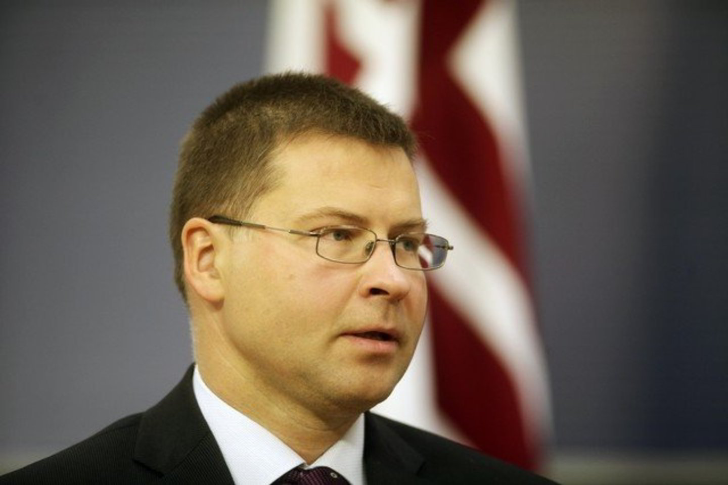 V.Dombrovkis apleisti premjero posto apleisti neketina.