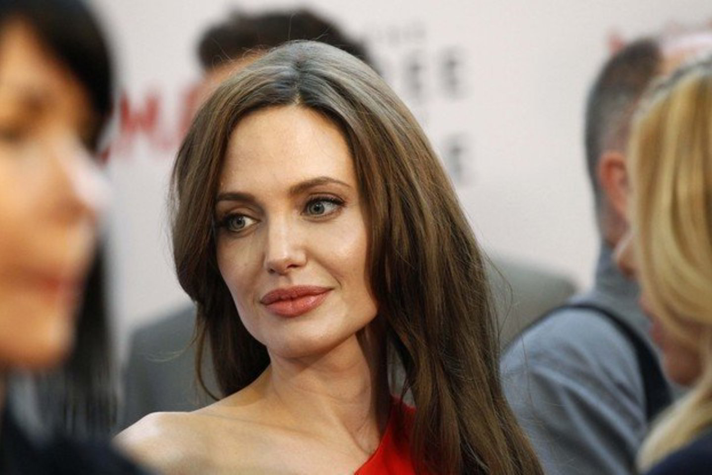 Balandį A.Jolie Tunise aplankė pabėgėlius, kurie dėl smurto paliko Libiją.