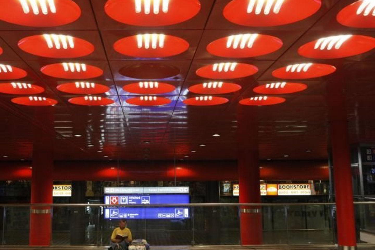 Dėl streiko pirmą kartą buvo paralyžiuota ir sostinės Prahos metropoliteno sistema.