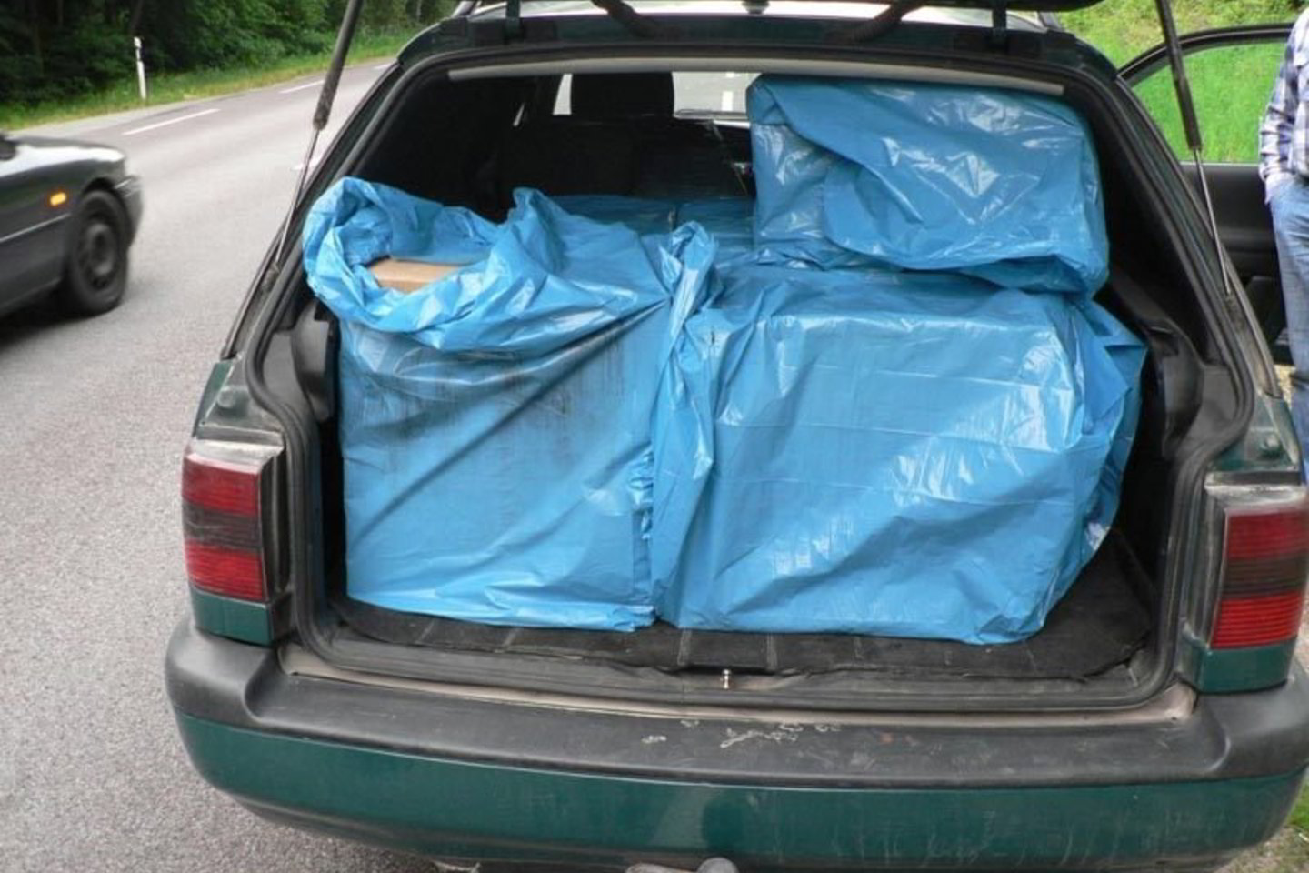 Automobilio salone ir bagažinėje pasieniečiai aptiko 11 dėžių kontrabandinių cigarečių „Jing Ling“.