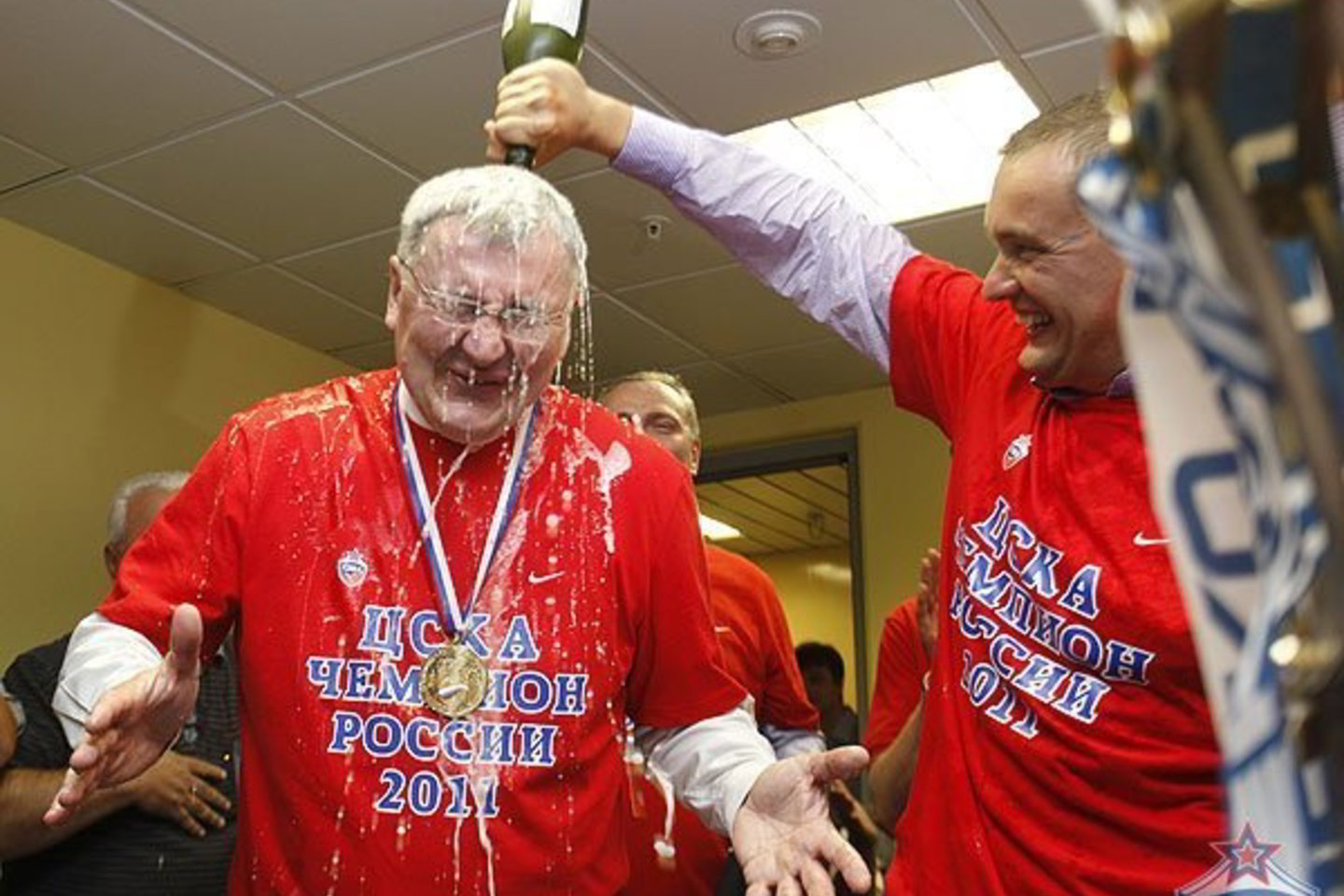 Maskvos CSKA prezidentas A.Vatutinas išmaudė J.Kazlauską šampane.