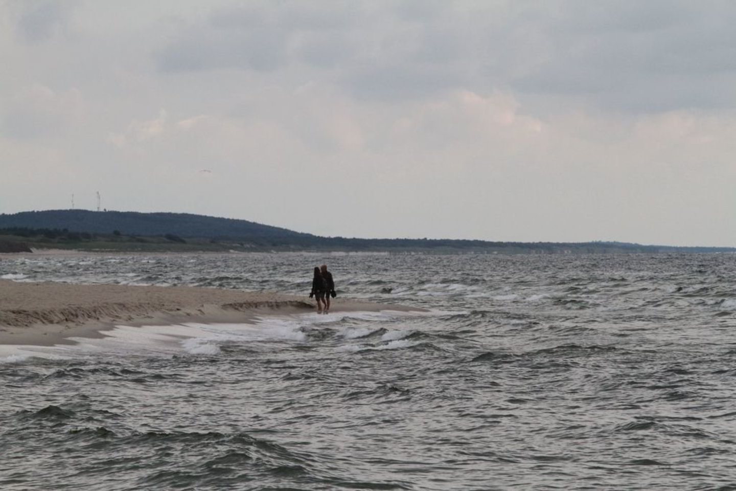 Vanduo Baltijos jūroje įšilęs vos iki 16-17 laipsnių.