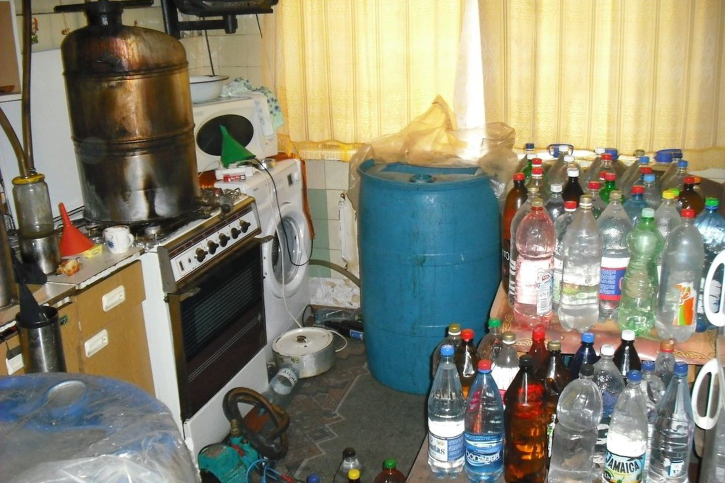 Lietuvos apeliacinis teismas konstatavo, jog vadinamasis „langų valiklis“, iš kurio gaminamas pilstukas, yra ne paprasta prekė, bet akcizais apmokestinama prekė.