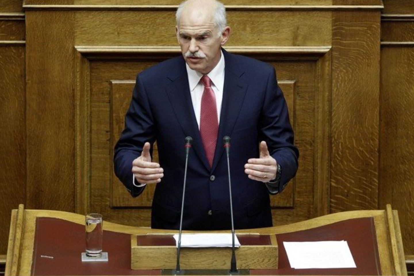 G.Papandreou birželio 17 d. pakeitė finansų, užsienio reikalų ir kai kuriuos kitus ministrus, kurie, kaip manoma, stabdė pertvarkymus.