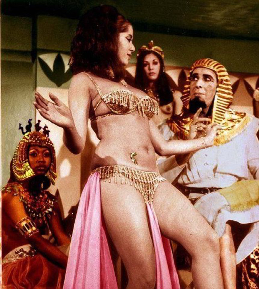 Išpopuliarėjusi po erotinio filmo „The Nine Acres of Nakedness“, kur ji atliko pagrindinį vaidmenį, aktorė ėmė rengti savo name ekstravagantiškus vakarėlius turtuoliams ir įžymybėms.