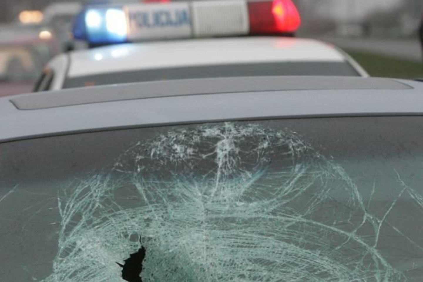 Susidūrę automobiliai nulėkė nuo kelio.