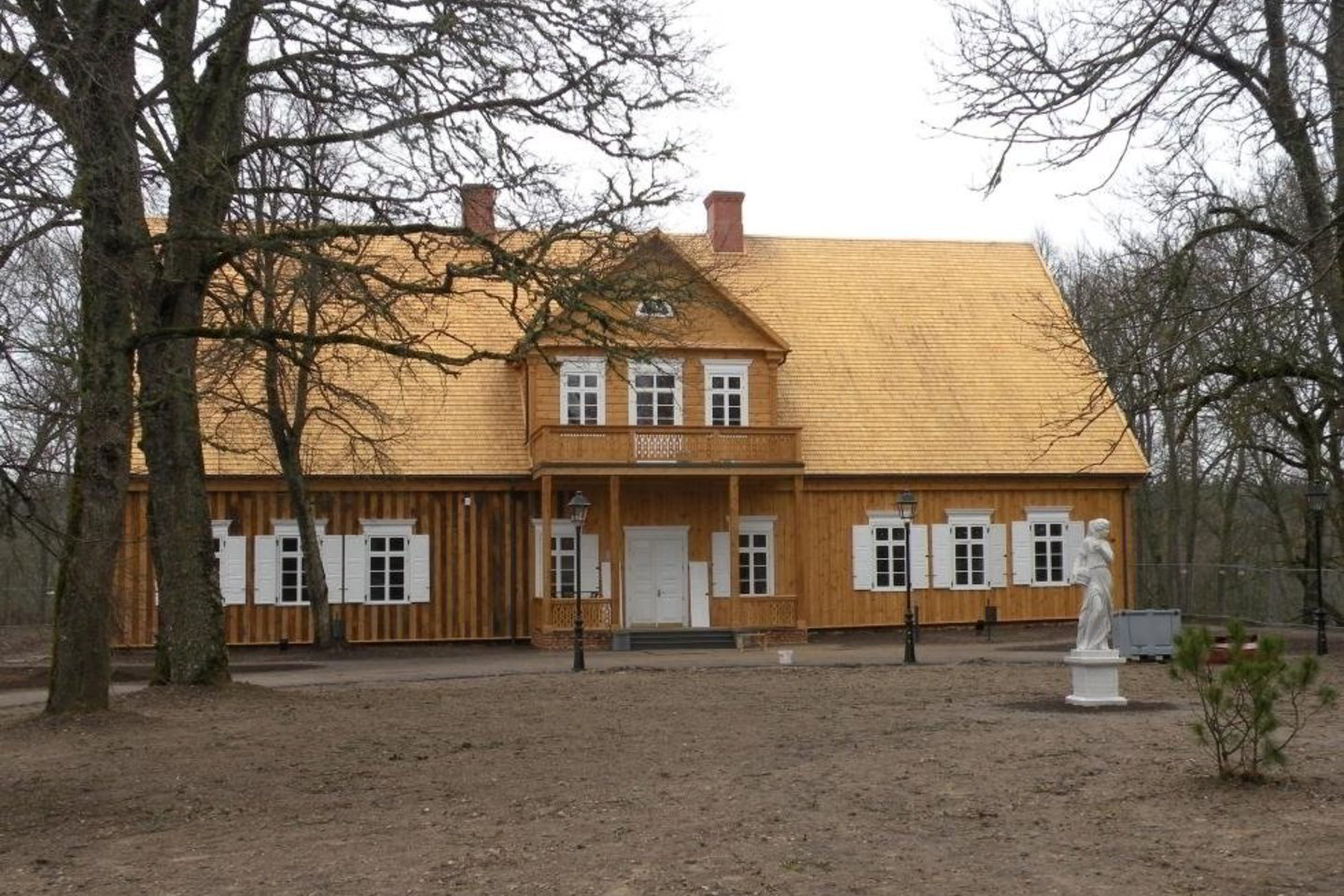 Iš pelenų pakilęs dvaras.
