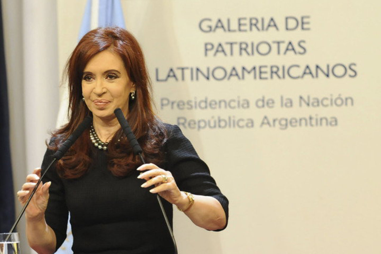 Argentinos prezidentė susižeidė per susitikimą su savo šalininkais.
