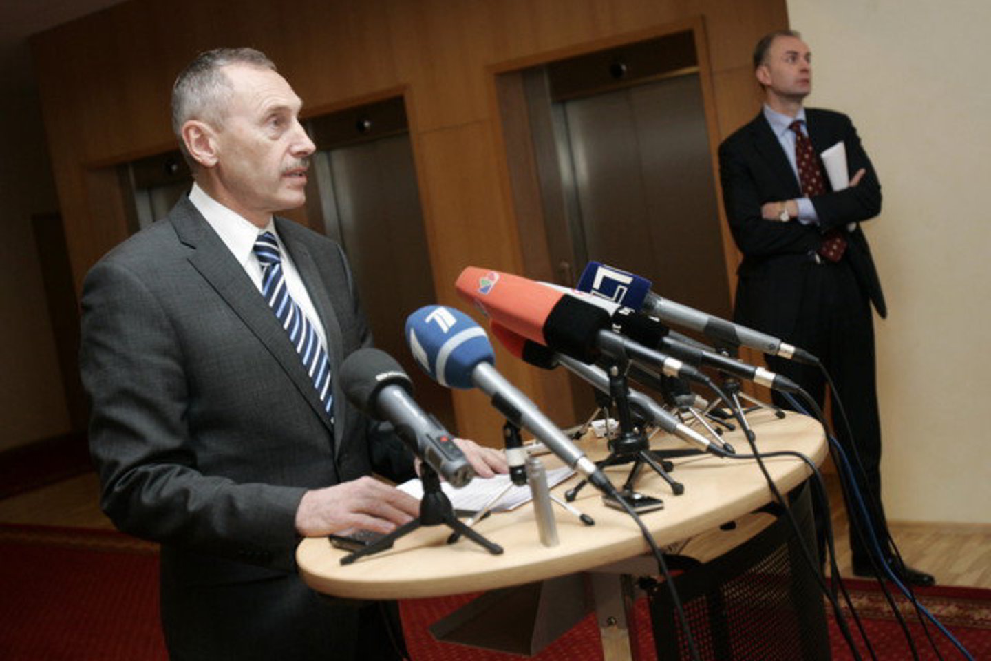 Lietuvos energetikos ministro A.Sekmoko (kairėje) atstovas spaudai K.Jauniškis (dešinėje) patvirtino, kad Stokholmo arbitražas atmetė Rusijos dujų milžino „Gazprom“ skundą.