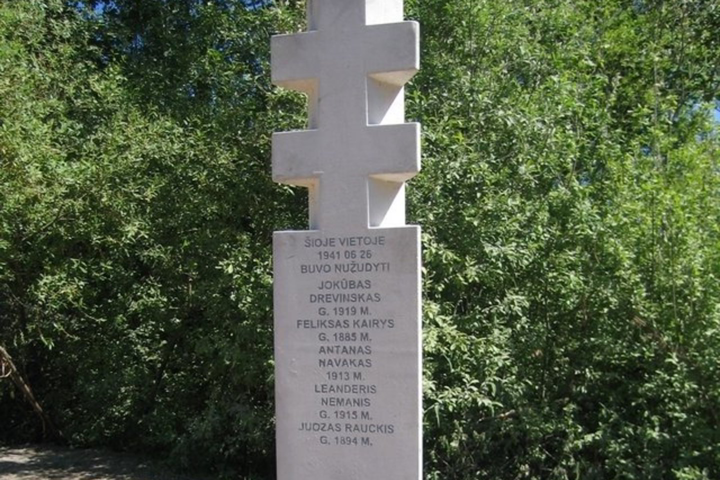 2008 m. gegužės 22 d. Astrave pastatytas atminimo paminklas.
