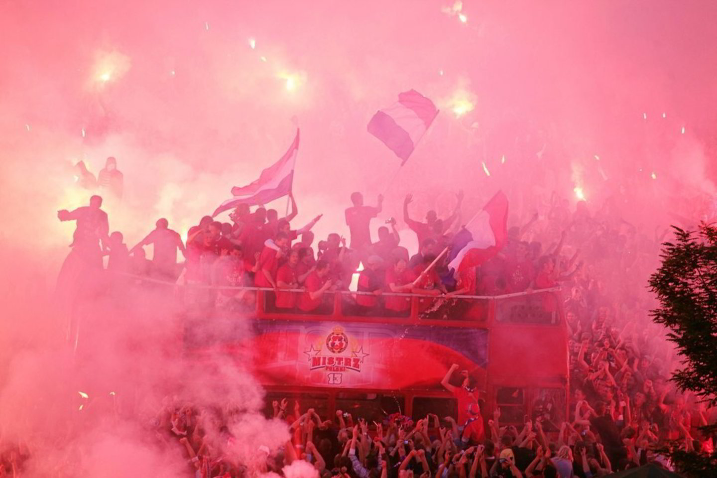 Visiems vienuolikai futbolininkų skirta nuo dvejų iki penkerių metų kalėjimo lygtinai ir piniginės baudos.