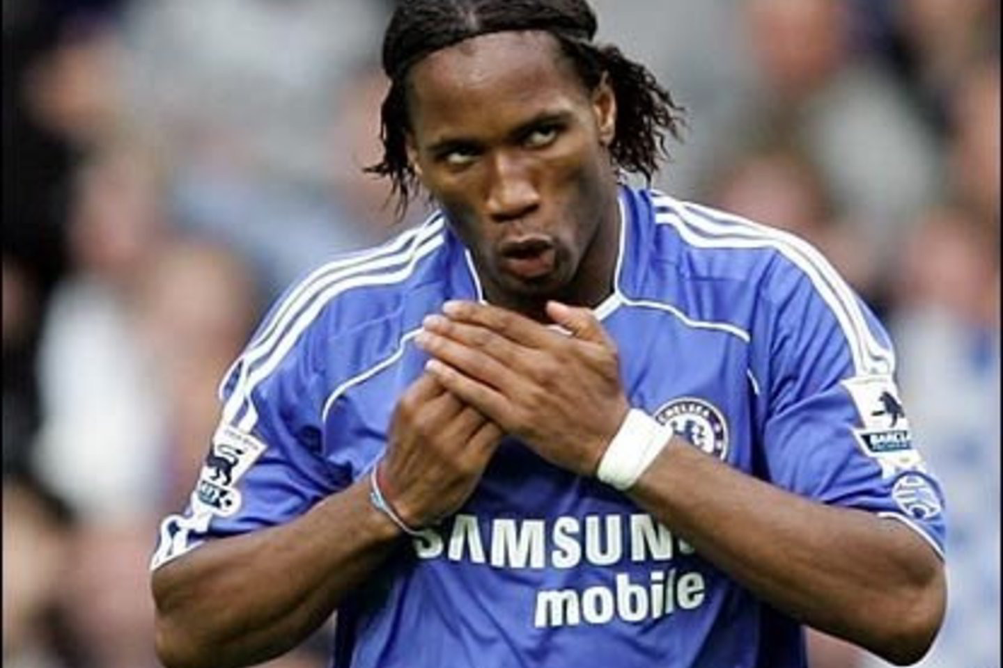 Manoma, kad Dramblio Kaulo Kranto nacionalinės rinktinės puolėjui D.Drogba "Chelsea" siūlys pratęsti kontraktą.