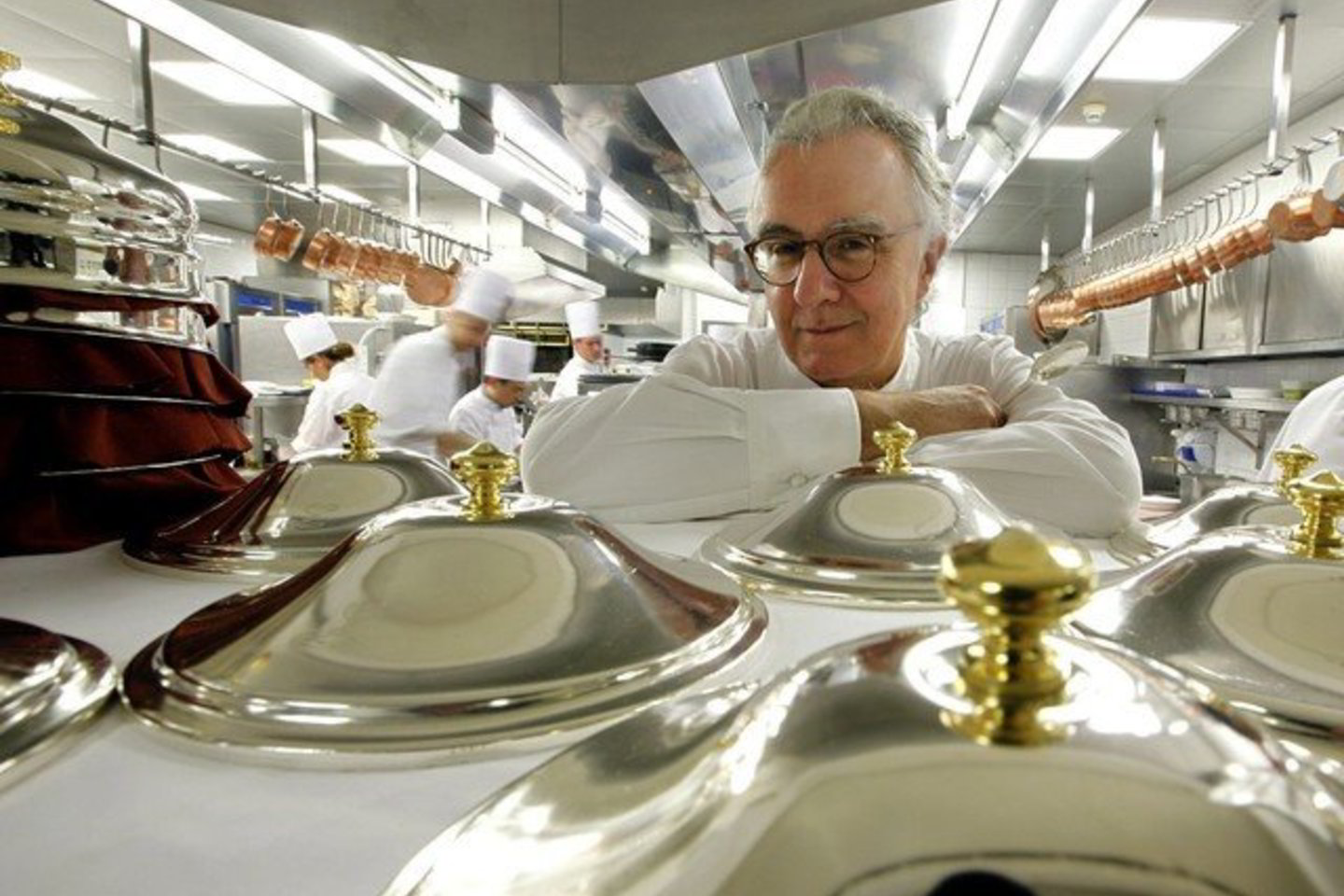 A.Ducasse'as naudojo produktus, atvežtus iš nedidelių vietinių sodų.