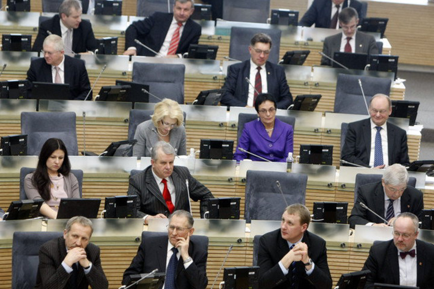 Seimo pirmininkė Irena Degutienė pabrėžė, jog kitose Europos valstybėse parlamentarai nėra aprūpinami valstybiniu būstu, juo turi pasirūpinti patys, tačiau apgyvendinimas finansuojamas.