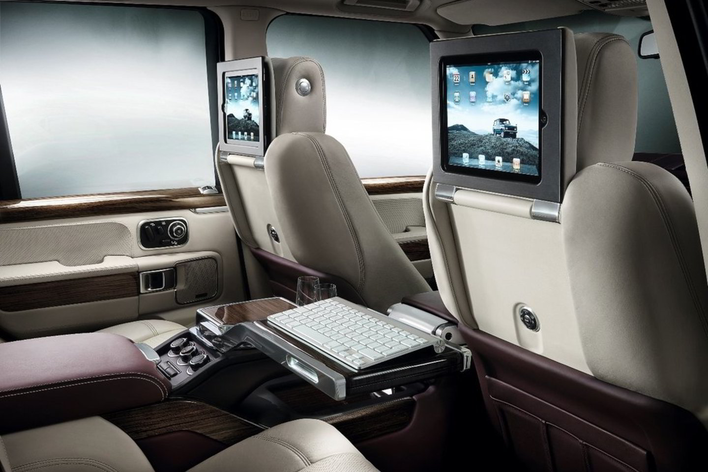 Pats brangiausias "Range Rover Autobiography Ultimate Edition" kainuoja 597 000 litų