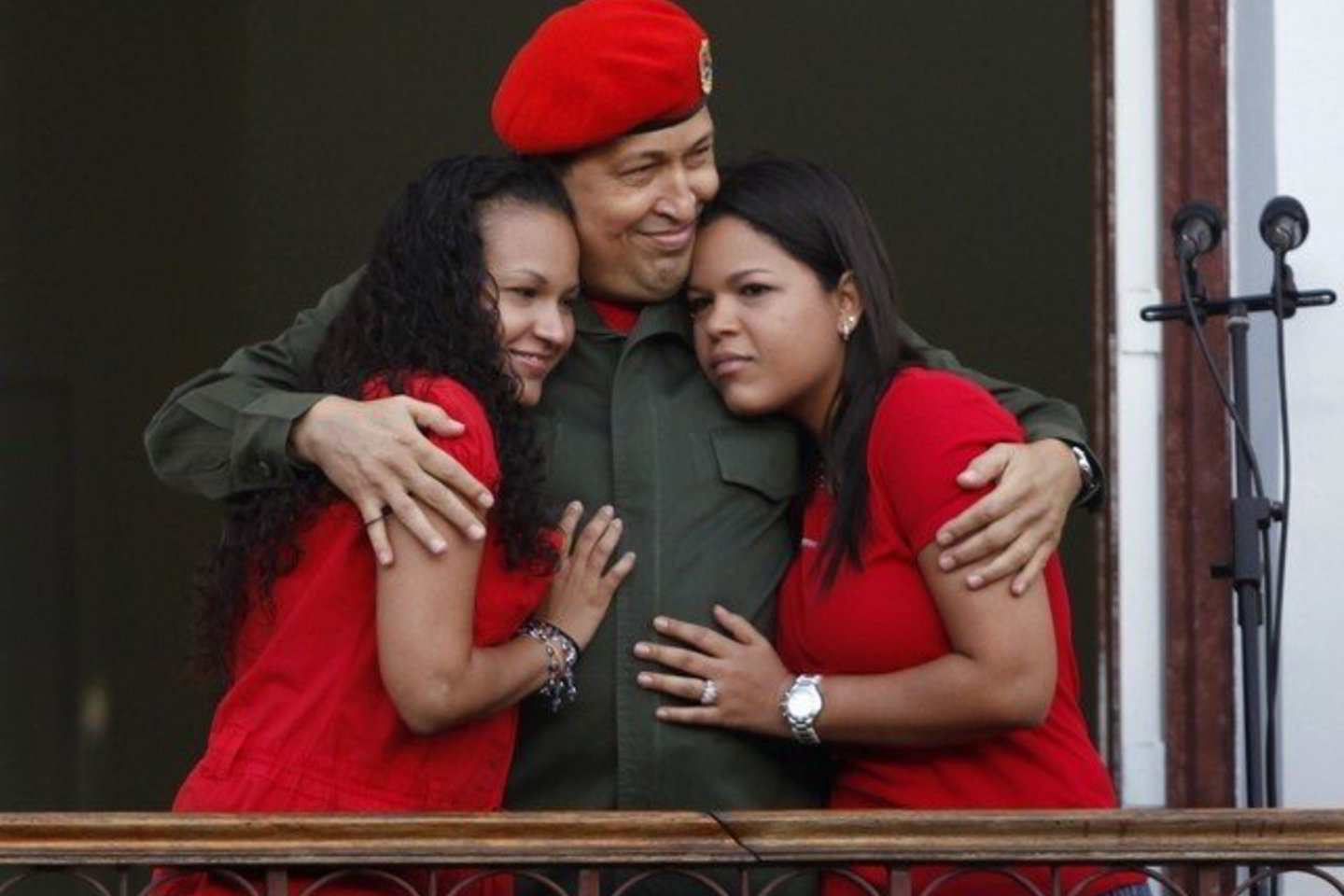 H.Chavezas su savo dukterimis.