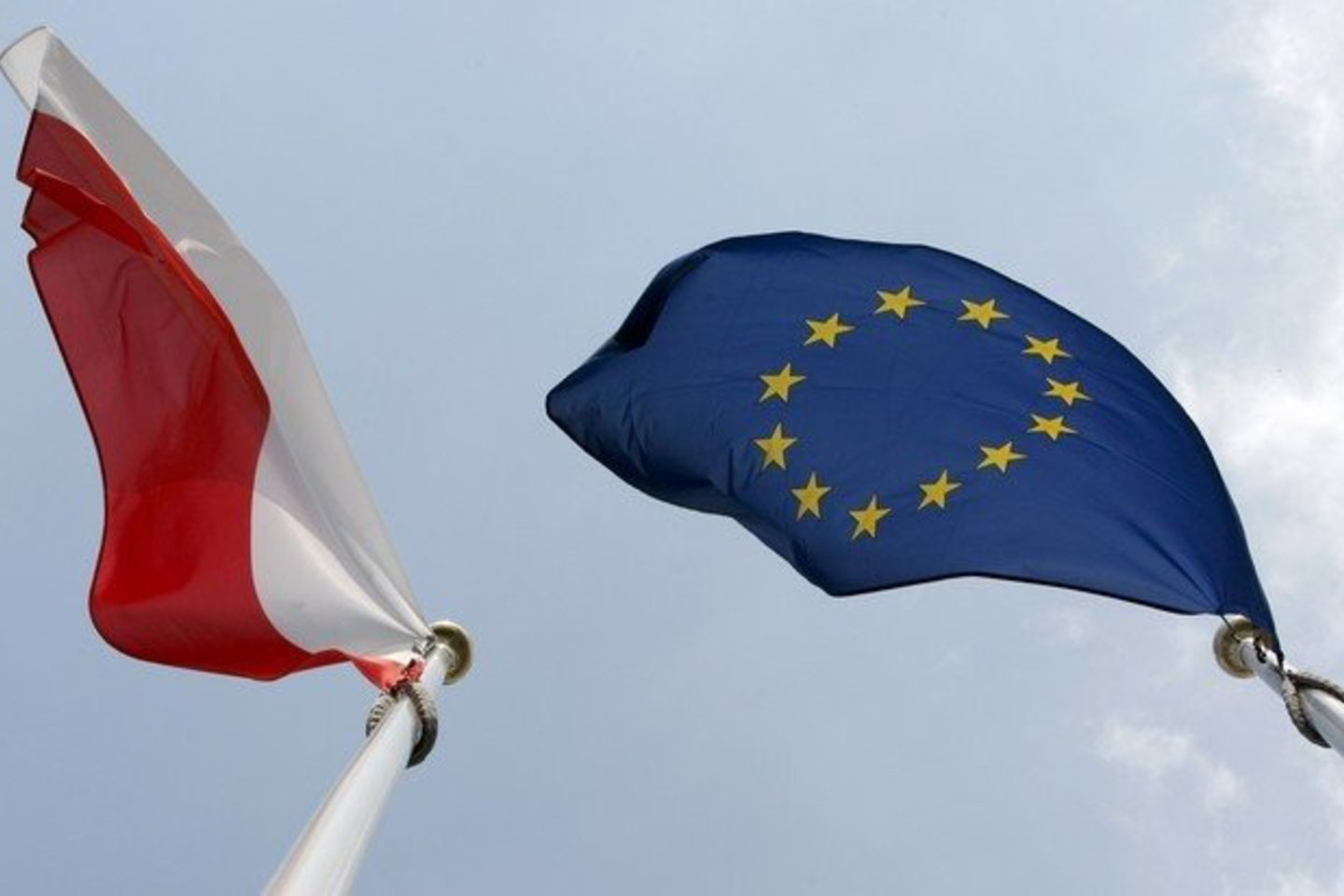 Įstatymų leidėjai nurodė, esą Lenkijoje slapta klausomasi žurnalistų pokalbių.