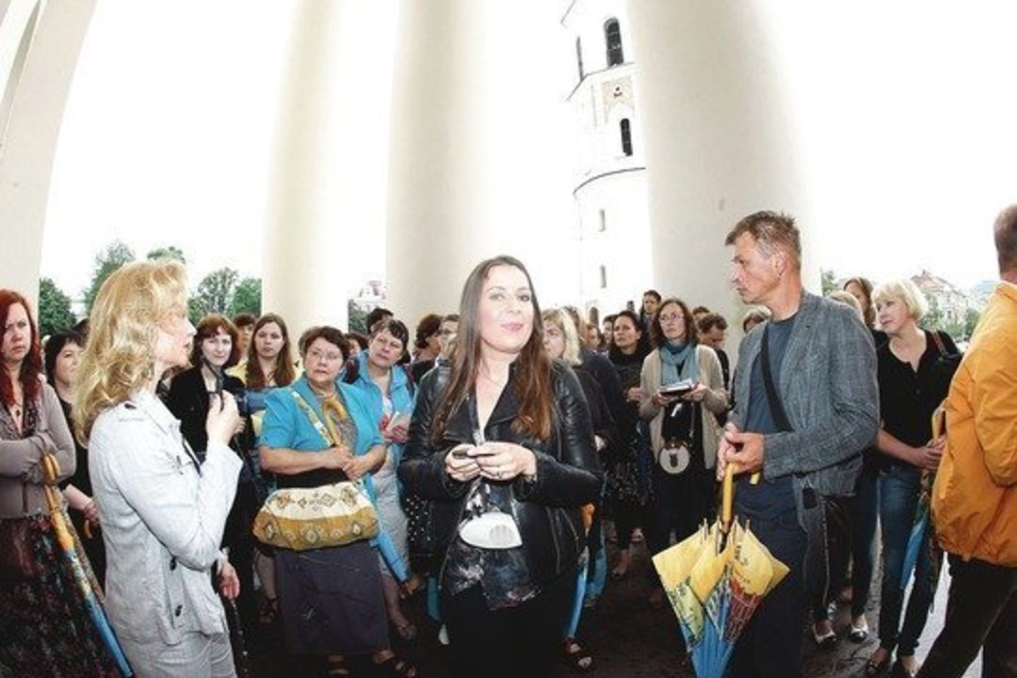 Pirmąją ekskursiją po Vilnių romane „Silva rerum” aprašytomis vietomis vedė jo autorė K.Sabaliauskaitė (viduryje).