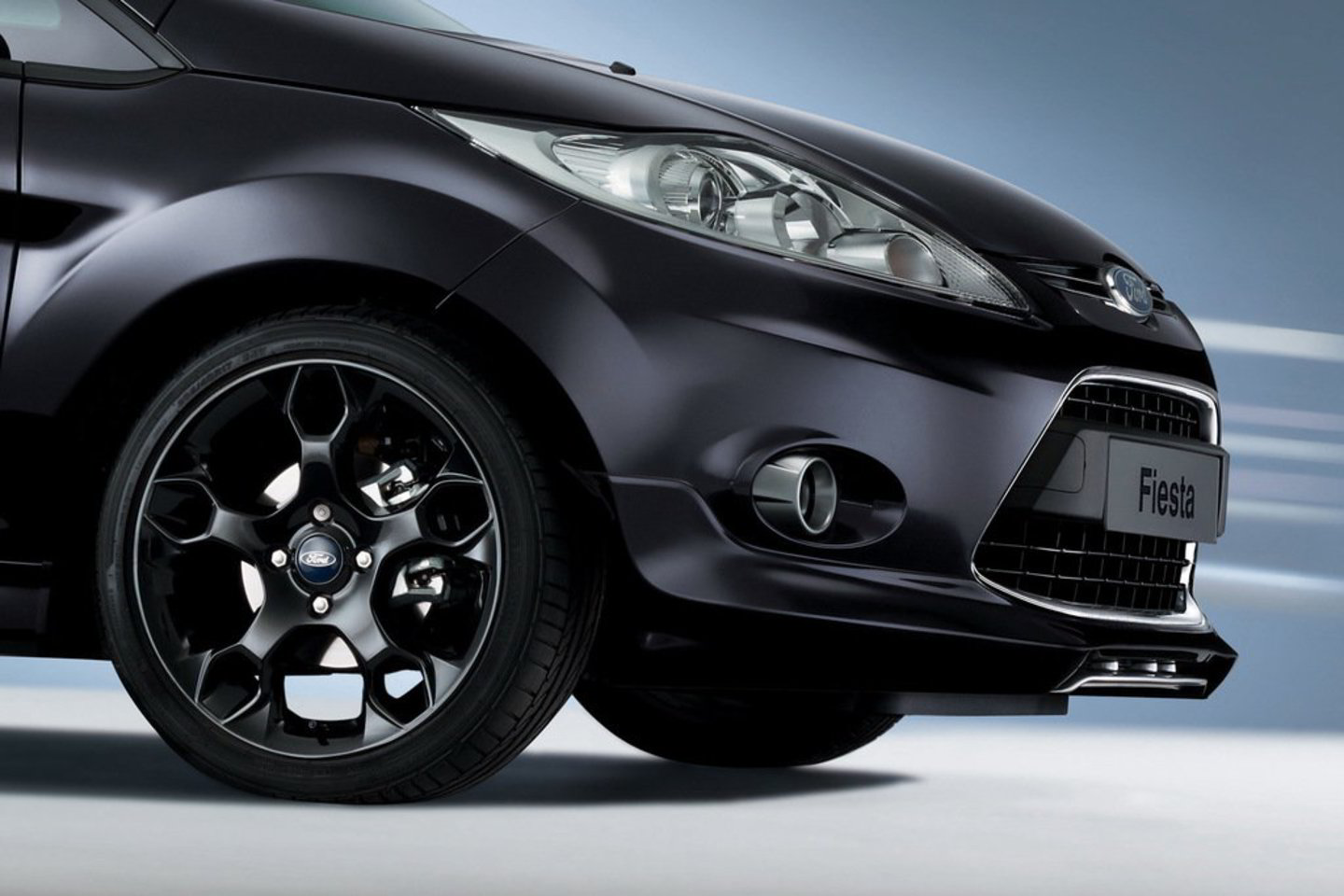 "Ford Fiesta Sport Special Edition" itin efektingai atrodo juodos spalvos