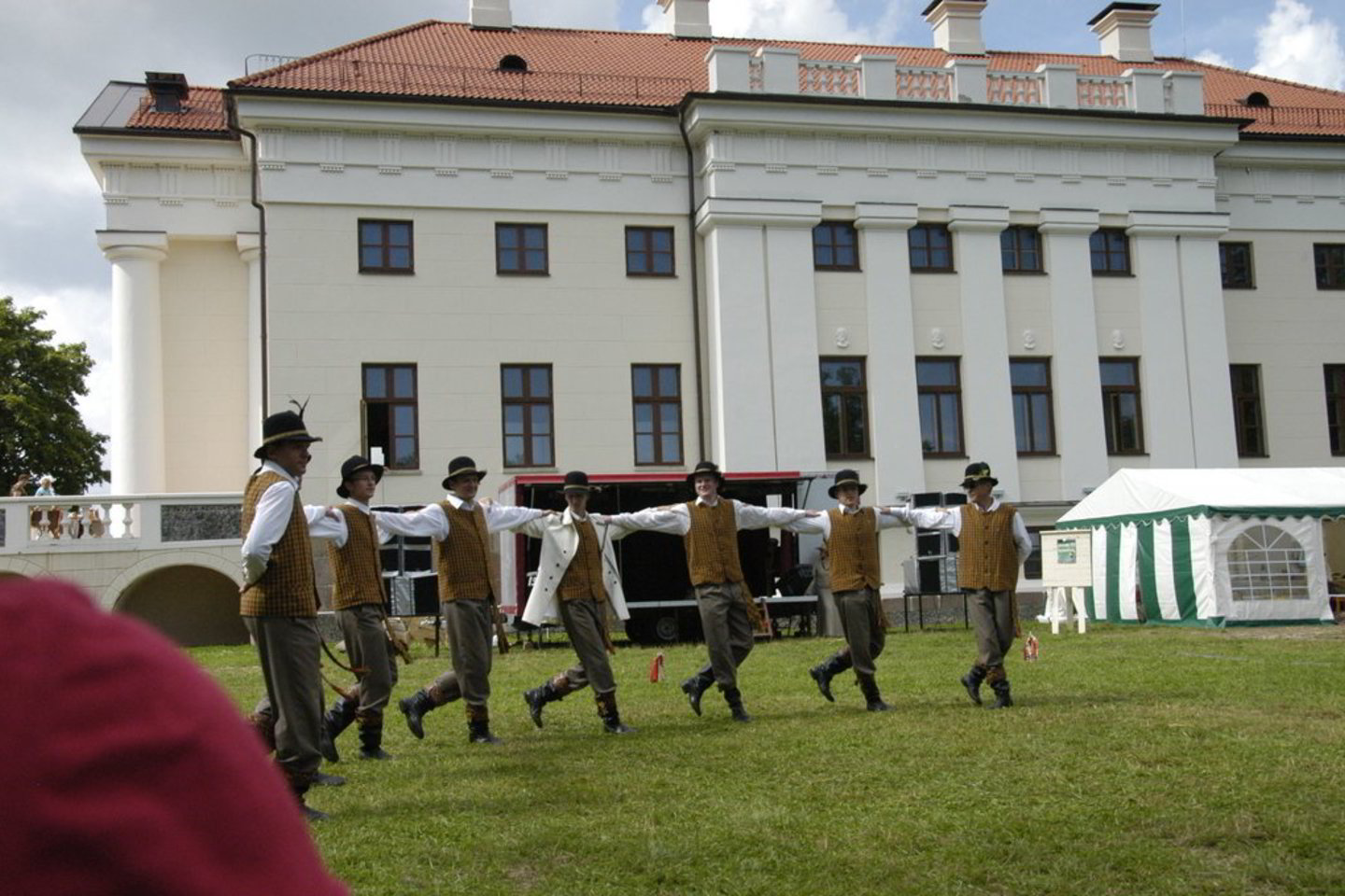 Pakruojo dvare - senųjų Lietuvos amatų meistrų šventė.