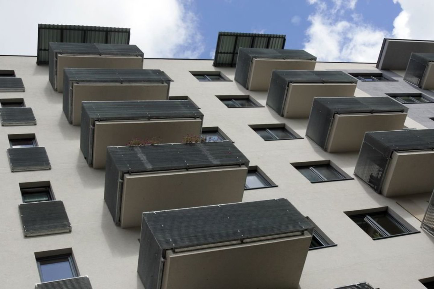 Savaitgalį iš balkonų iššoko net du šiauliečiai.
