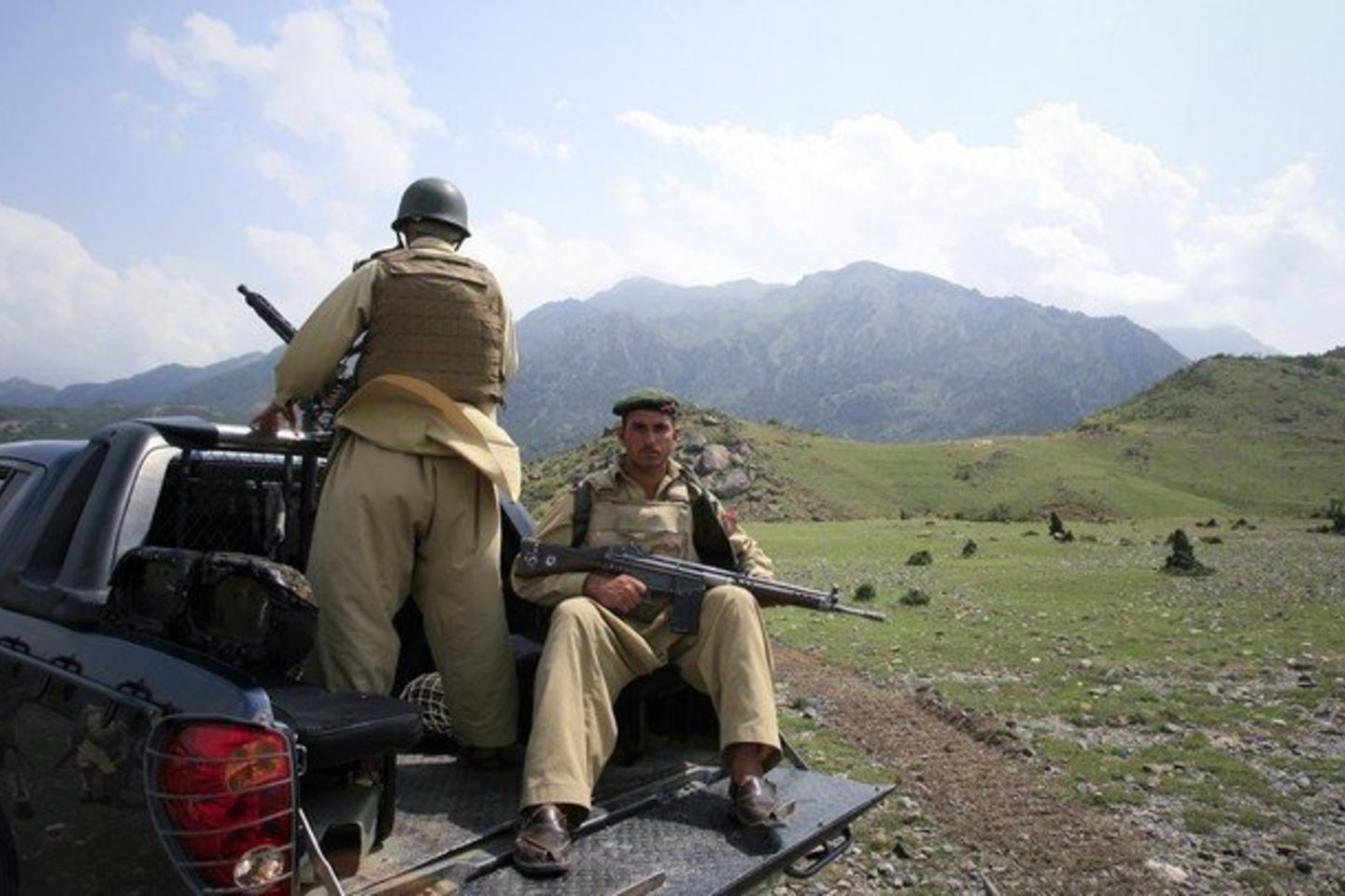 Per savižudžio sprogdintojo išpuolį Pakistane žuvo keturi žmonės.