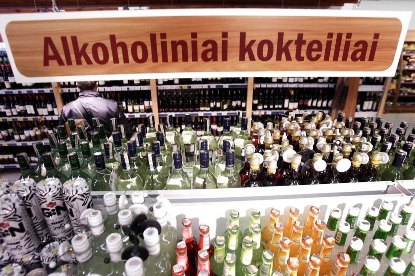 Alkoholį su energiniais gėrimais maišyti labai pavojinga, nes svaigalai nervų sistemos veiklą slopina, o kofeinas – stimuliuoja.