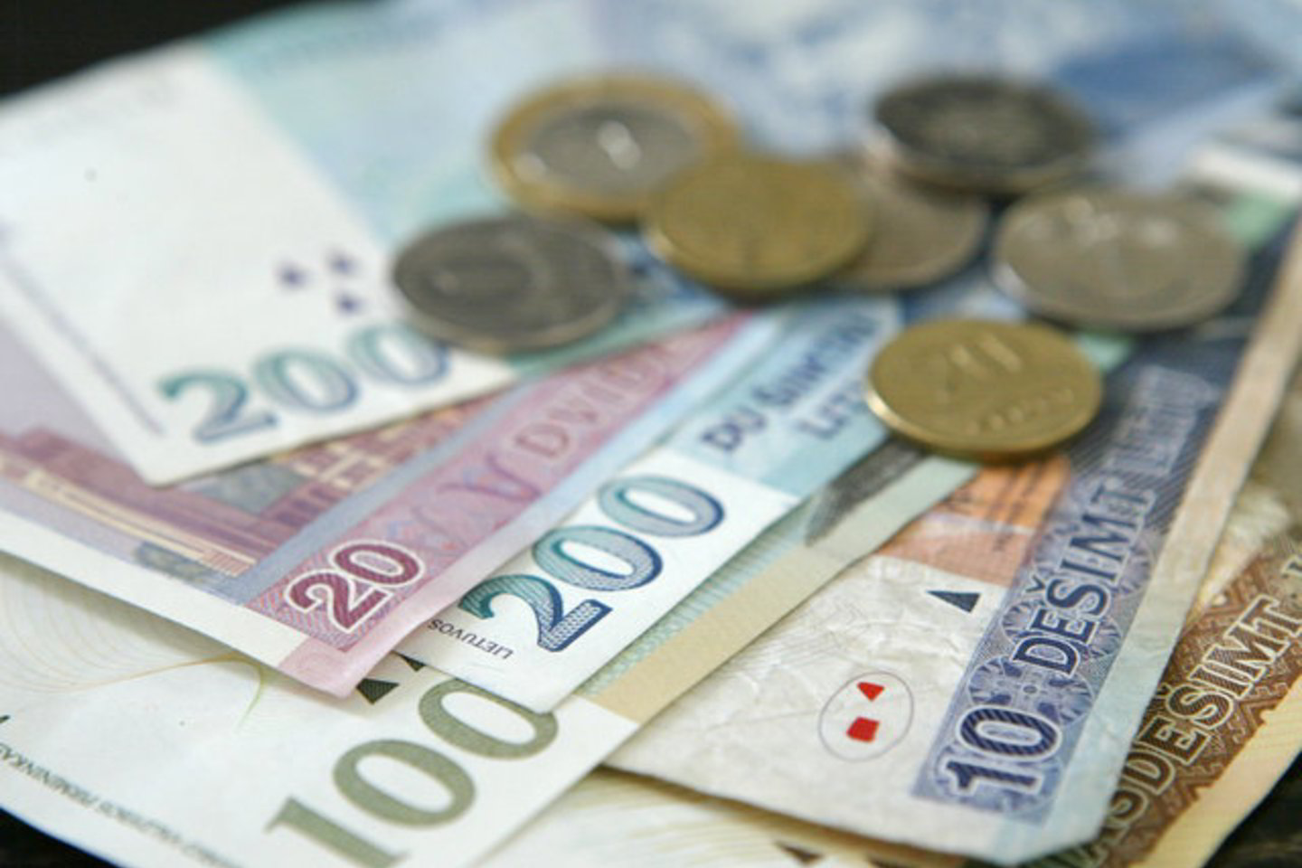 Didžiausia valdančioji partija Tėvynės sąjunga-Lietuvos krikščionys demokratai (TS-LKD) per pirmą pusmetį gavo per 441 tūkst. litų aukų.