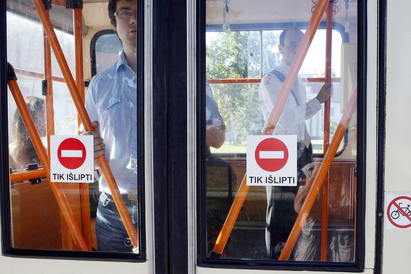 Vilniuje nuo rugpjūčio į viešąjį transportą galima bus lipti pro visas duris.