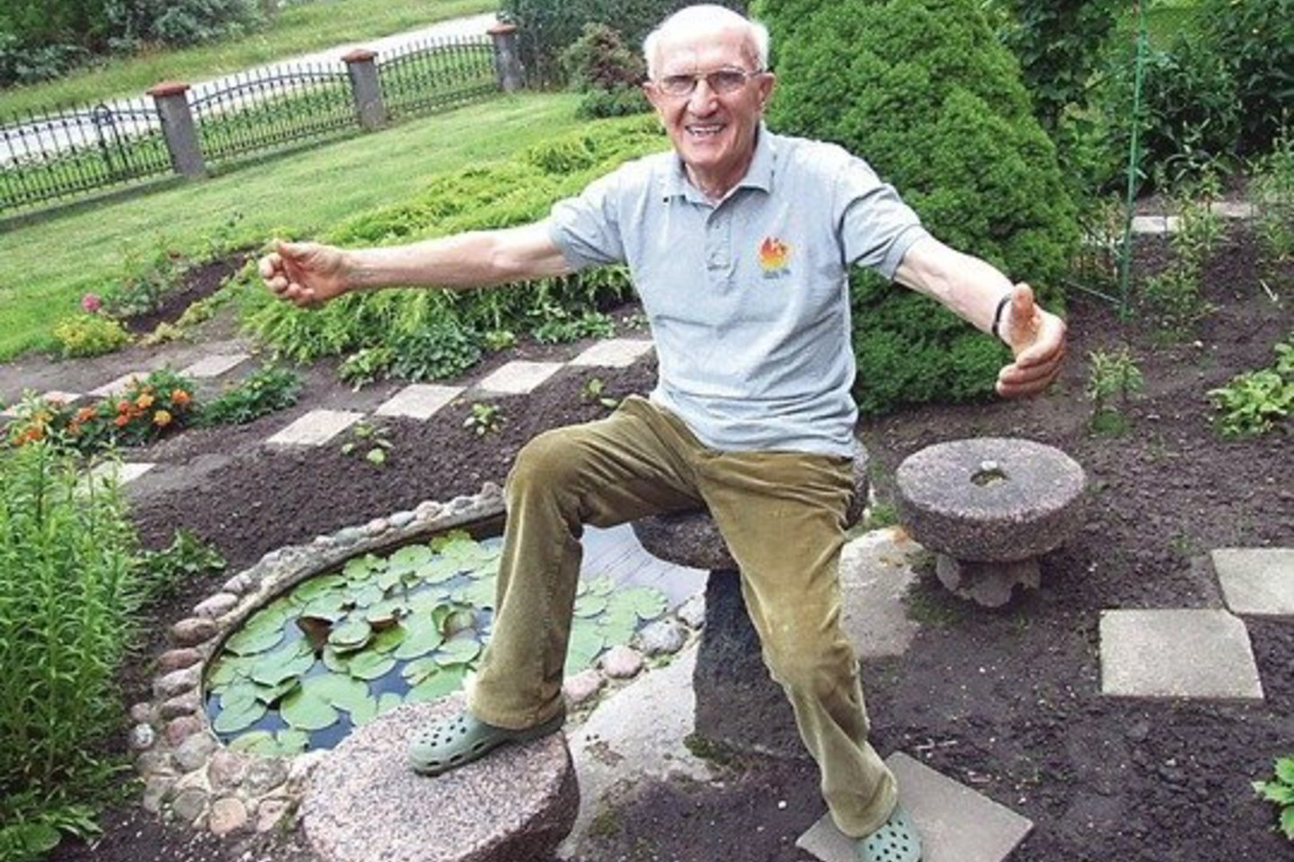 Solidaus amžiaus ukmergiškis F.Lapienis kasmet po du kartus traukia į svečias šalis.