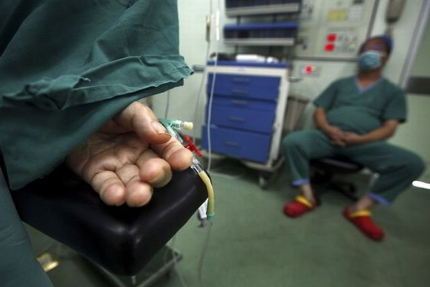 A.Meno operacijoje dalyvavęs anesteziologas atmetė šeimos jam iškeltus kaltinimus aplaidumu, esą po operacijos pacientas užspringo savo skrandžio turiniu.