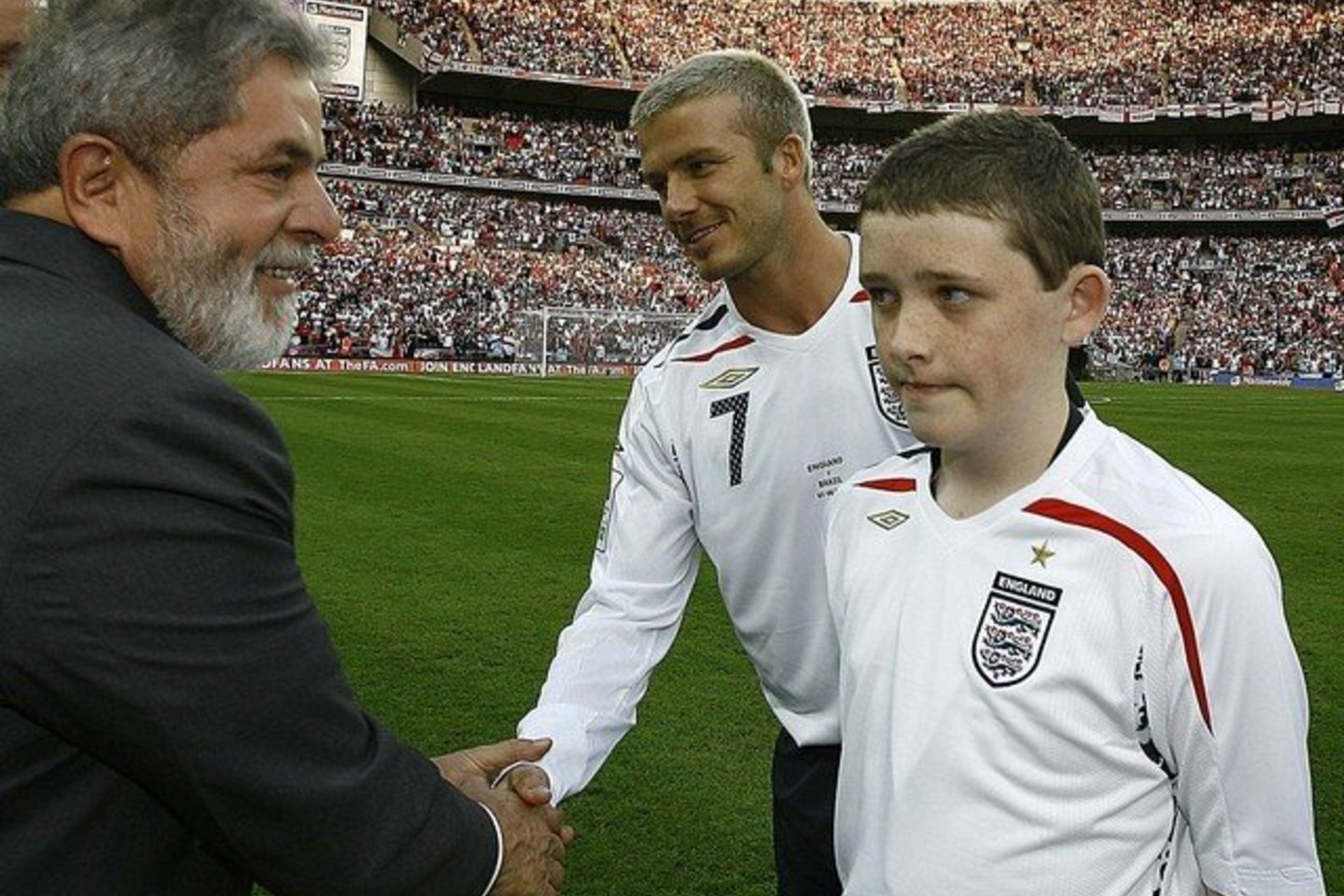 R.Sebbage (dešinėje) buvo draugiškų rungtynių tarp Brazilijos ir Anglijos talismanu.