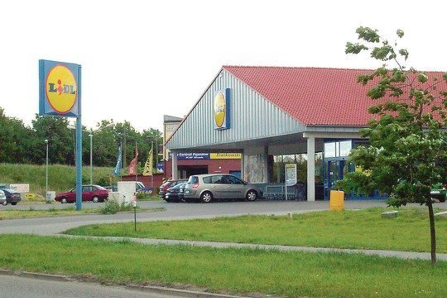 Tinklo atstovai neatskleidžia ir kiek parduotuvių planuojama statyti Lietuvoje.