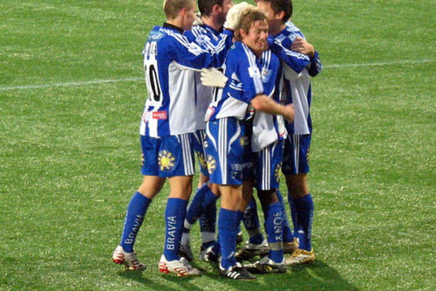Suomių HJK ekipa savo žiūrovų akivaizdoje net 10:0 įveikė Velso čempioną „Bangor City“.