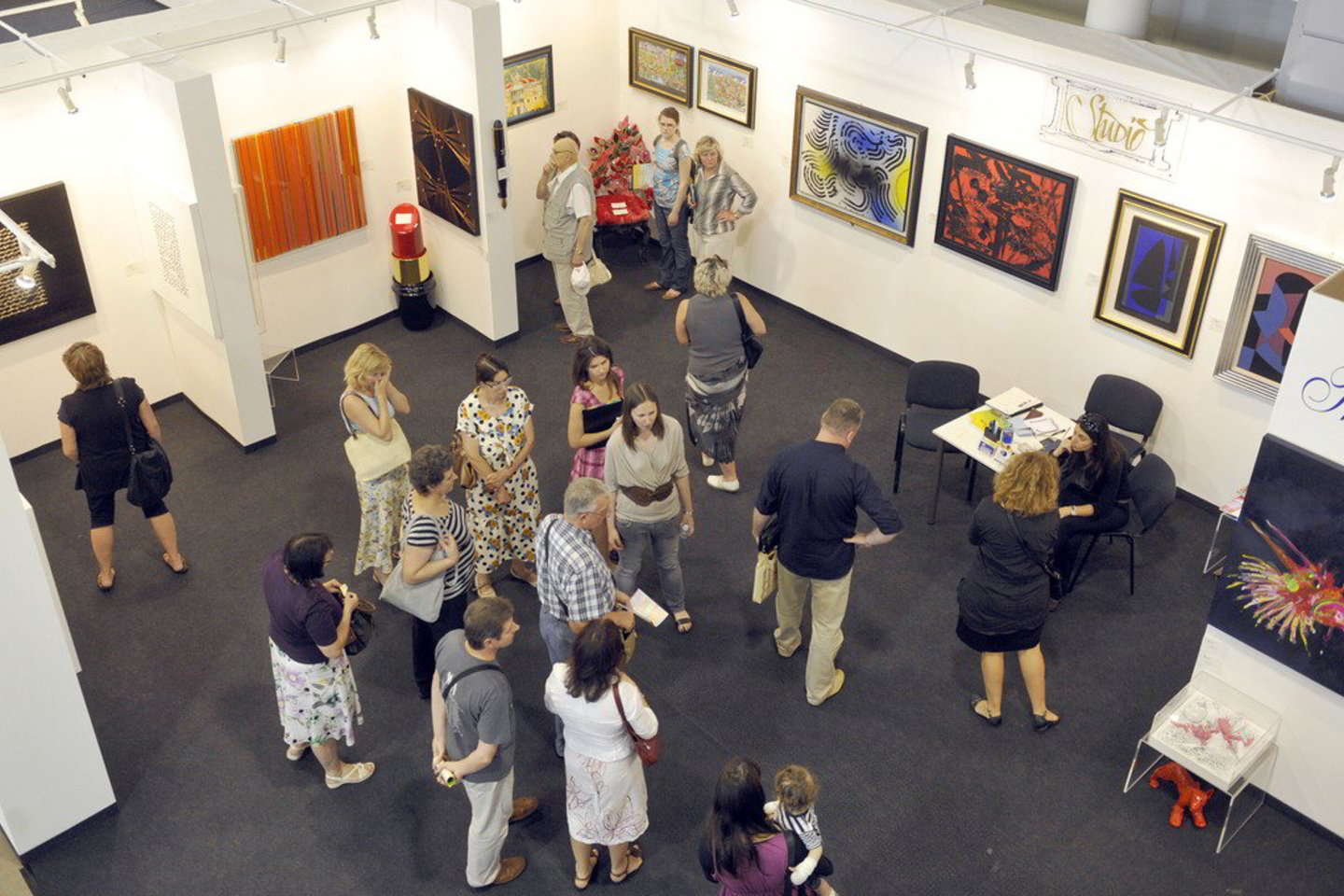 Šiuolaikinio meno mugę „ARTVILNIUS'11“ aplankė per 17 tūkst. žmonių.