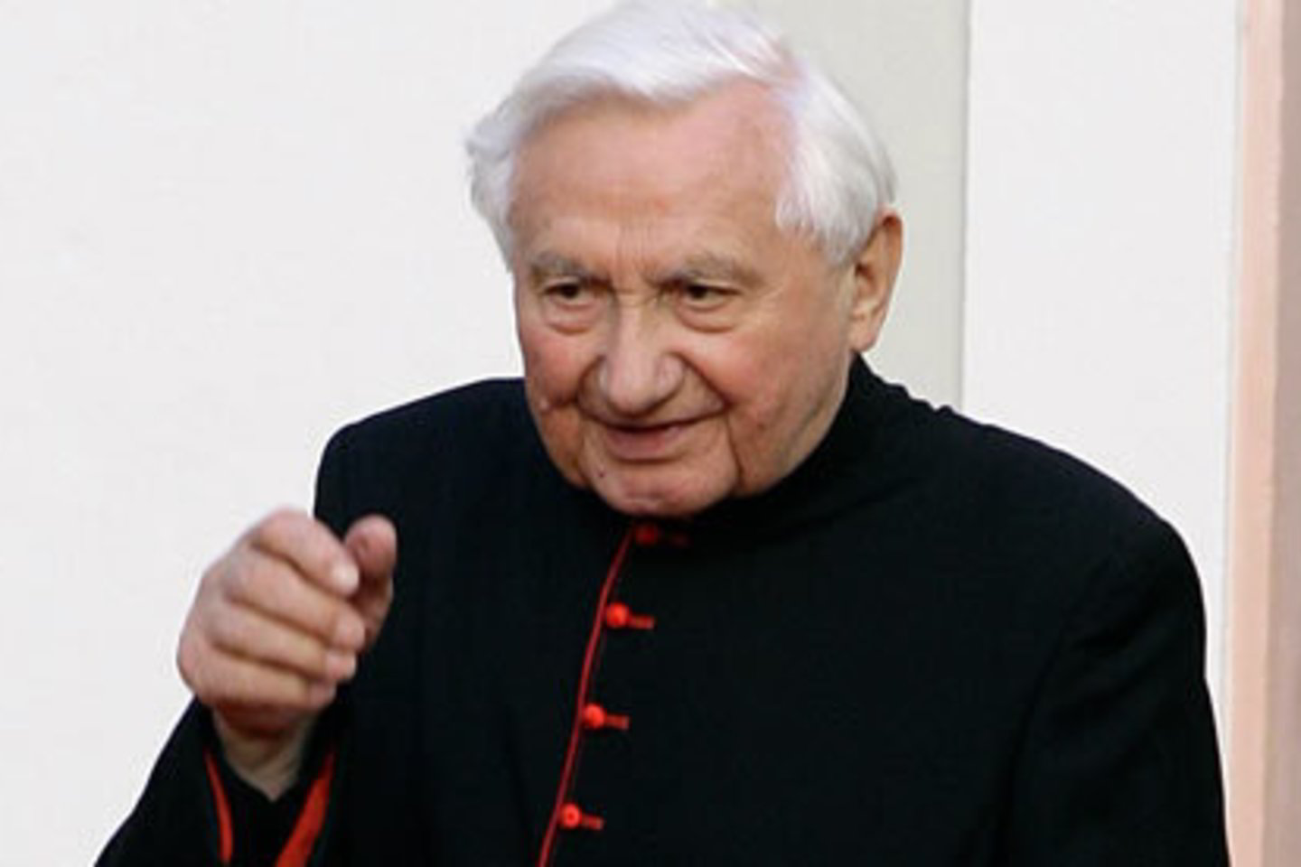 Vyresnysis brolis George'as yra paskutinis likęs Jozefo - Benedikto XVI - artimas giminaitis.