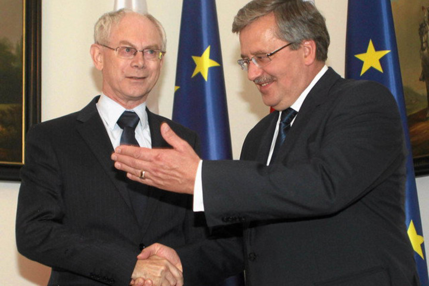 Labiausiai mėgstamu Lenkijoje politiku ir toliau išlieka prezidentas Bronislawas Komorowskis (dešinėje).